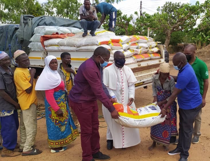 Archbishop Msusa Gives Elderly An Early Christmas Treat