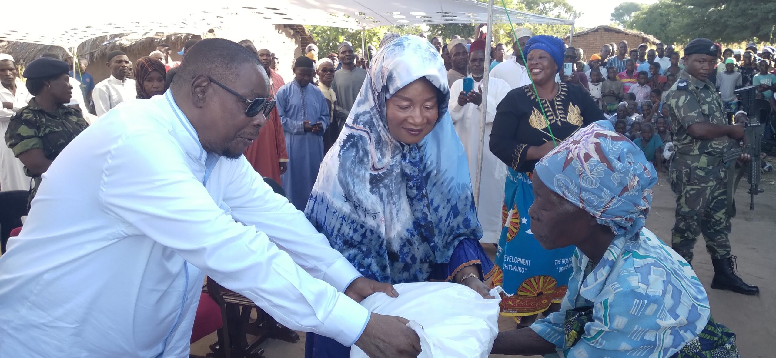 Mutharika continues reaching out to Muslims during Ramadan...reaffirms commitment to stand again